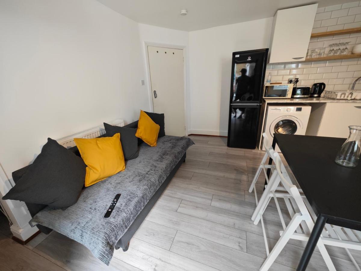 2 Bedroom 2 Bathroom Apartment In Old St - Shoreditch - Zone 1 Лондон Экстерьер фото