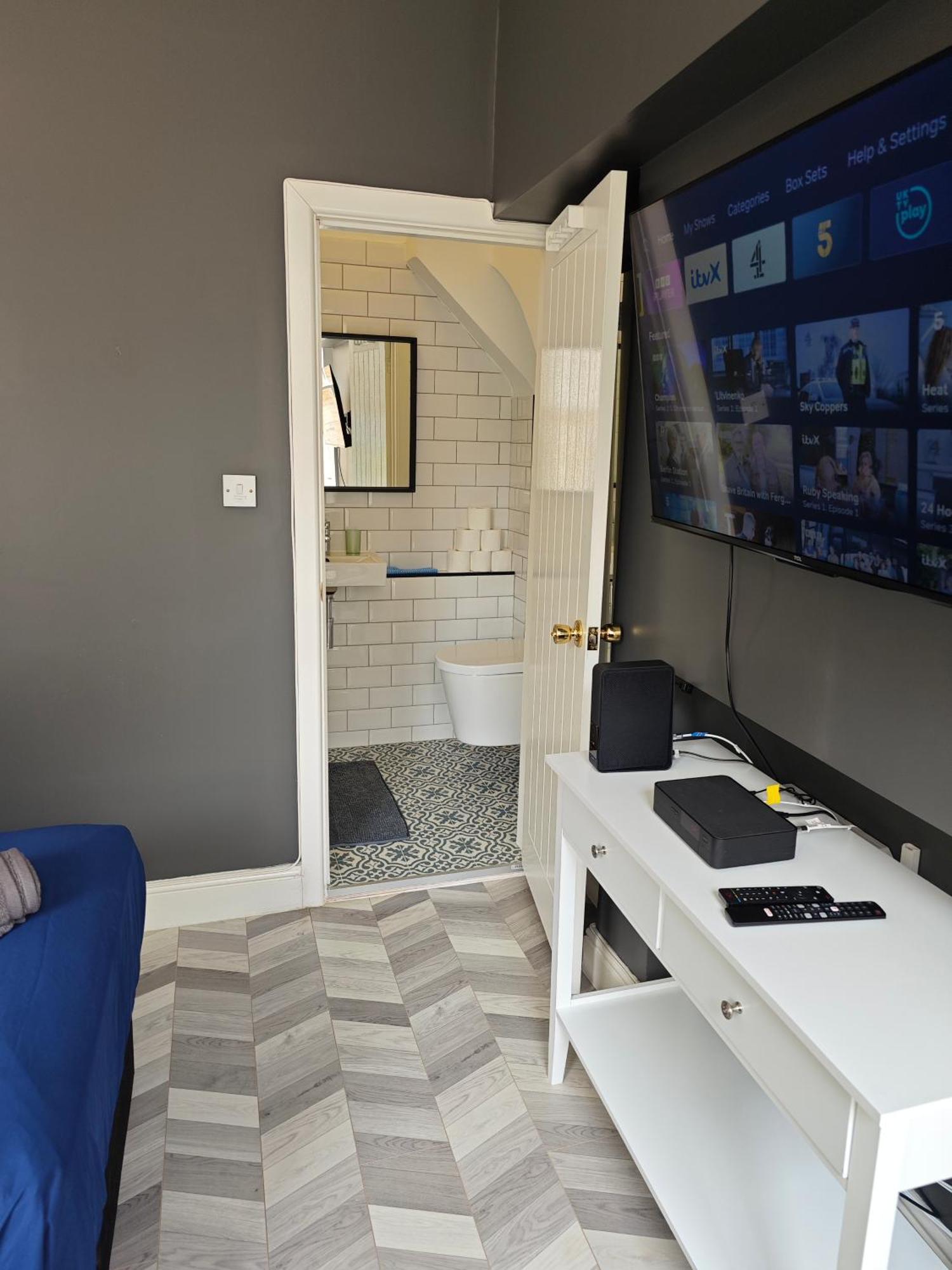 2 Bedroom 2 Bathroom Apartment In Old St - Shoreditch - Zone 1 Лондон Экстерьер фото